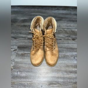 Tan boots (Cliffs by white mountain) size 10